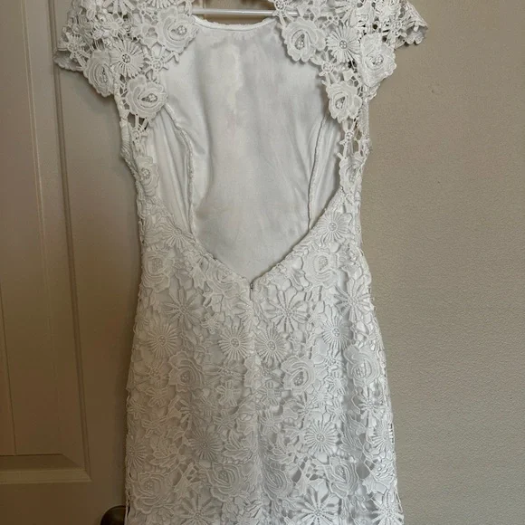 Elegant White Lace Dress - Picture 5 of 9